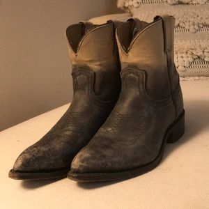 Size 8 Women’s Frye Booties